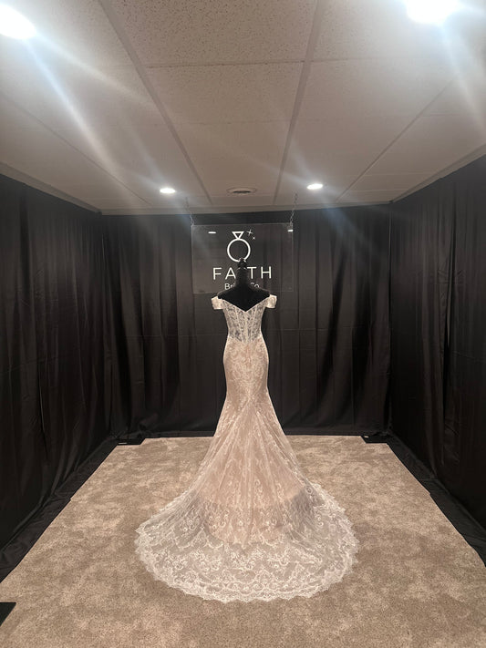 Ariel Size 6 $600 Fitted