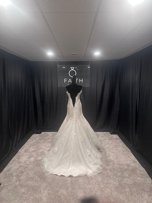 Ariana Size 2 $1200 Fitted