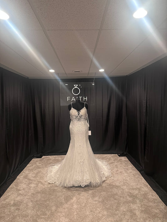 Amanda Size 16 $1300 Fitted