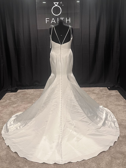Briana Size 16