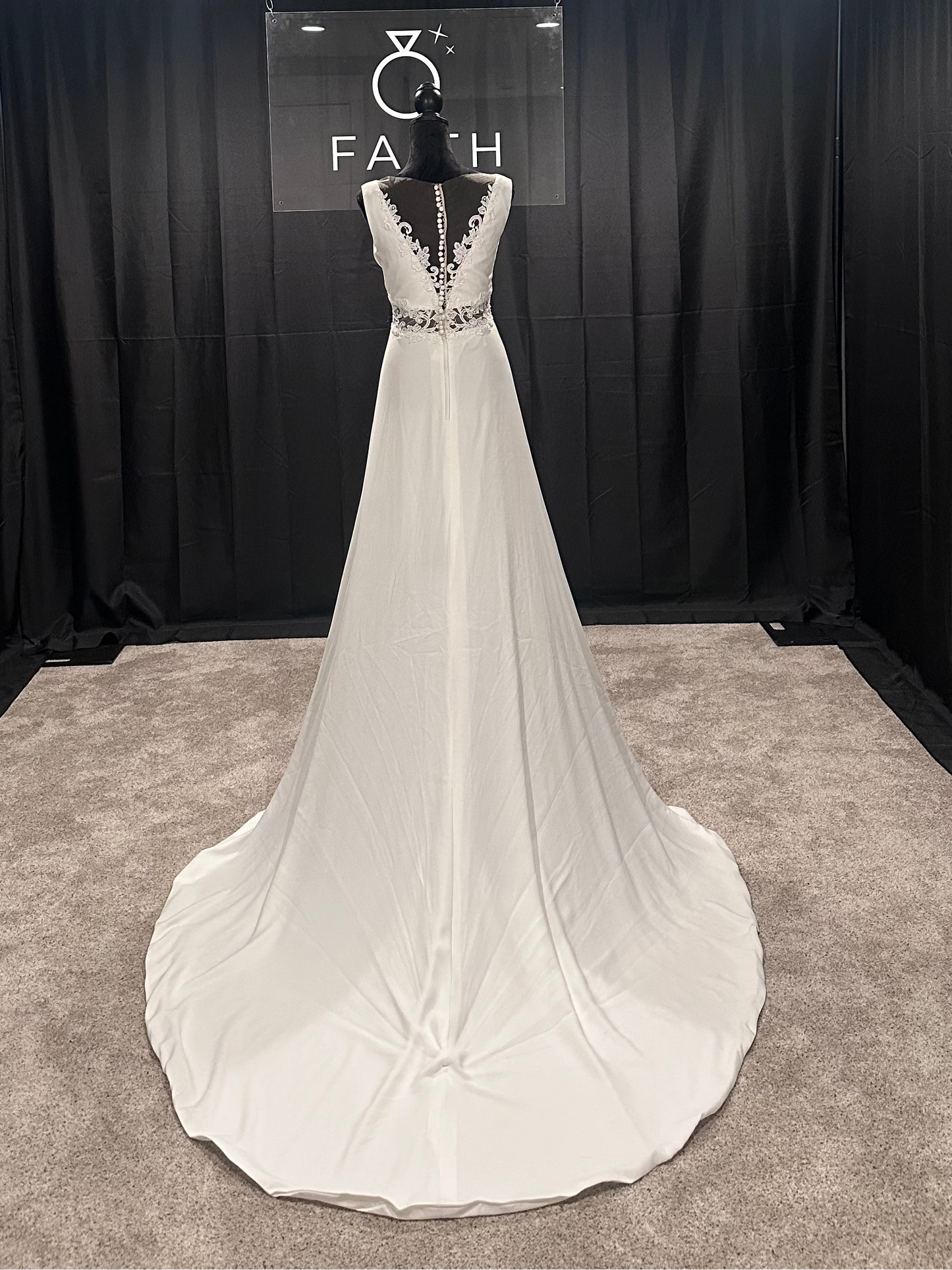Evelyn Bridal Vanessa Size 6
