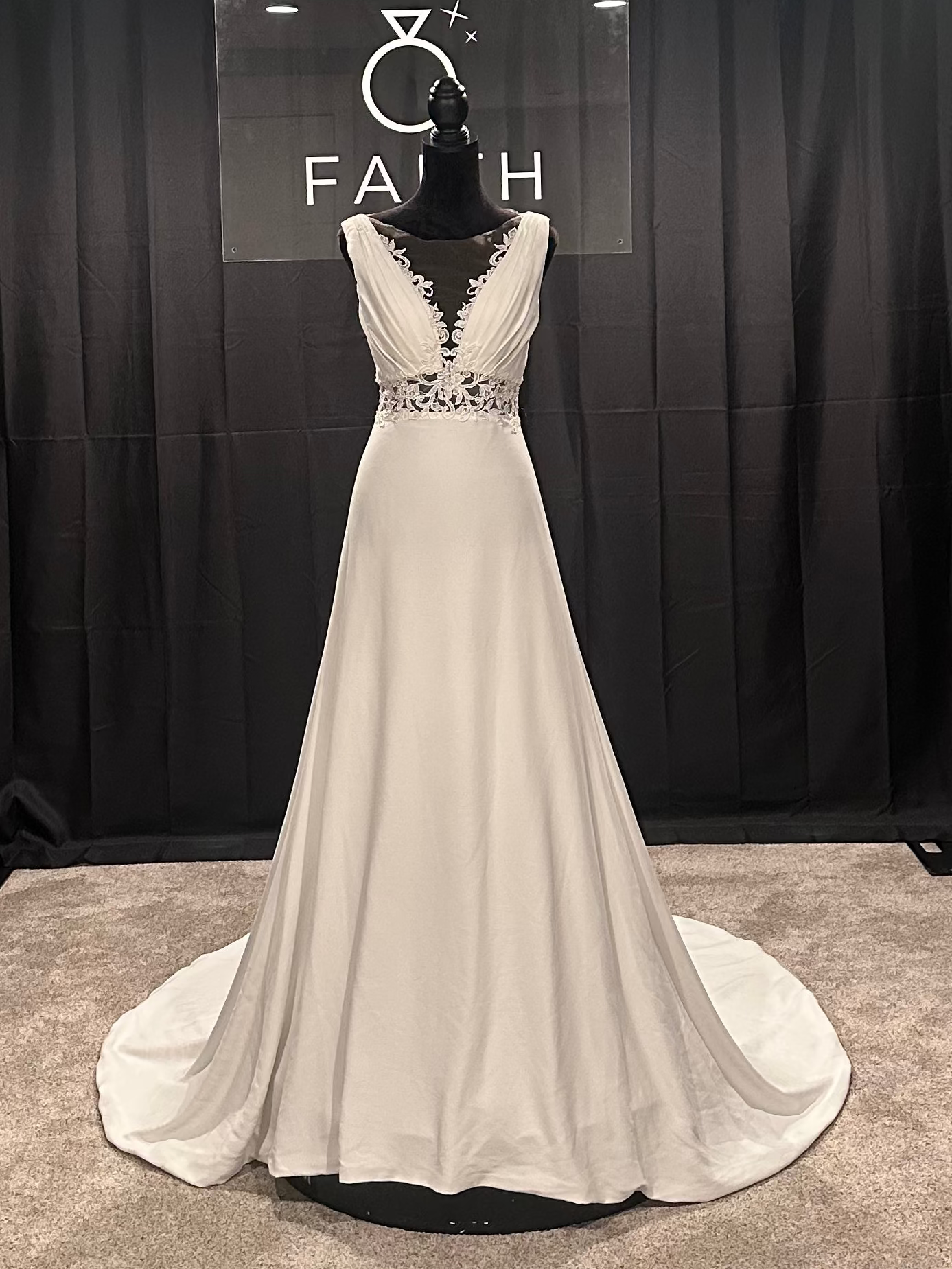 Evelyn Bridal Vanessa Size 6
