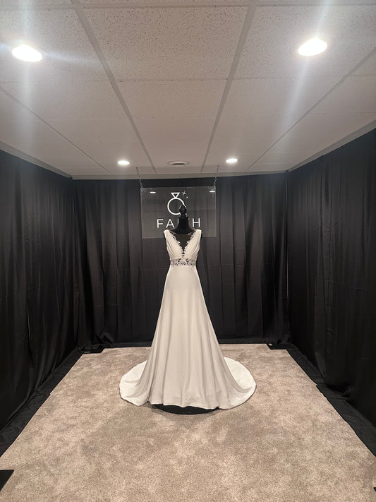 Anne Size 6 $600 Flowy