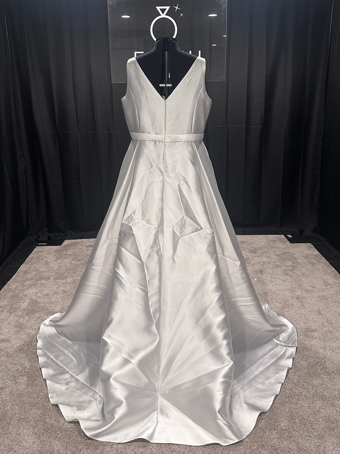 Sydney's Closet 5229 Size 24