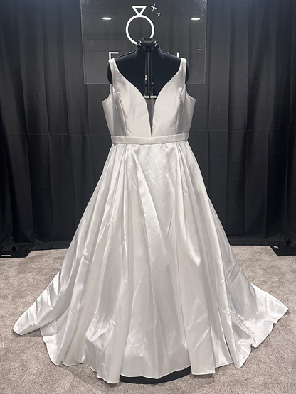 Sydney's Closet 5229 Size 24