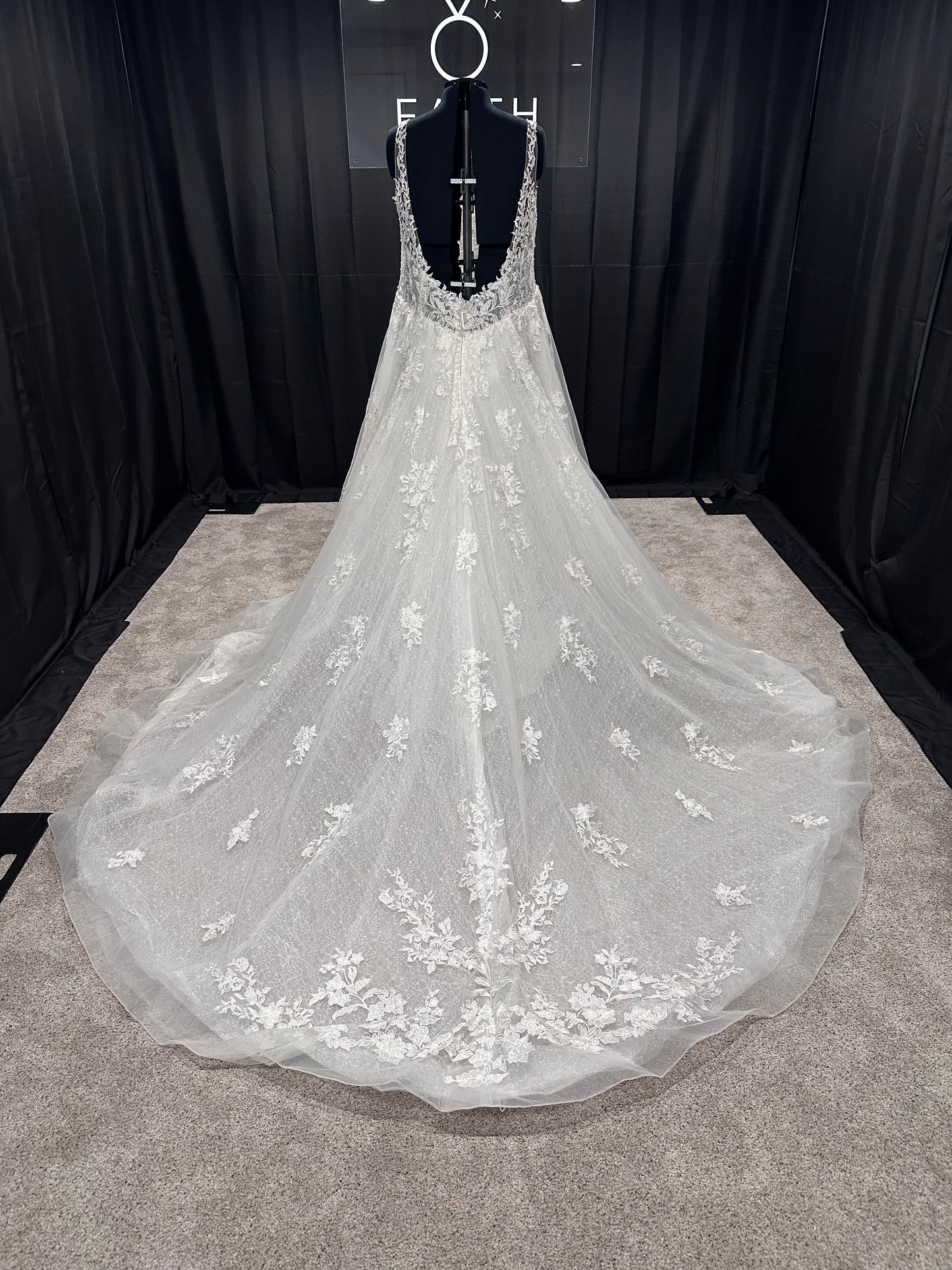 Christina Wu 29384 Size 26
