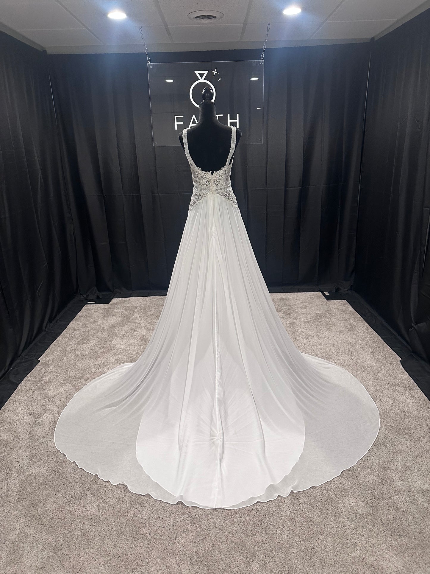 Evelyn Bridal Hallie Size 6