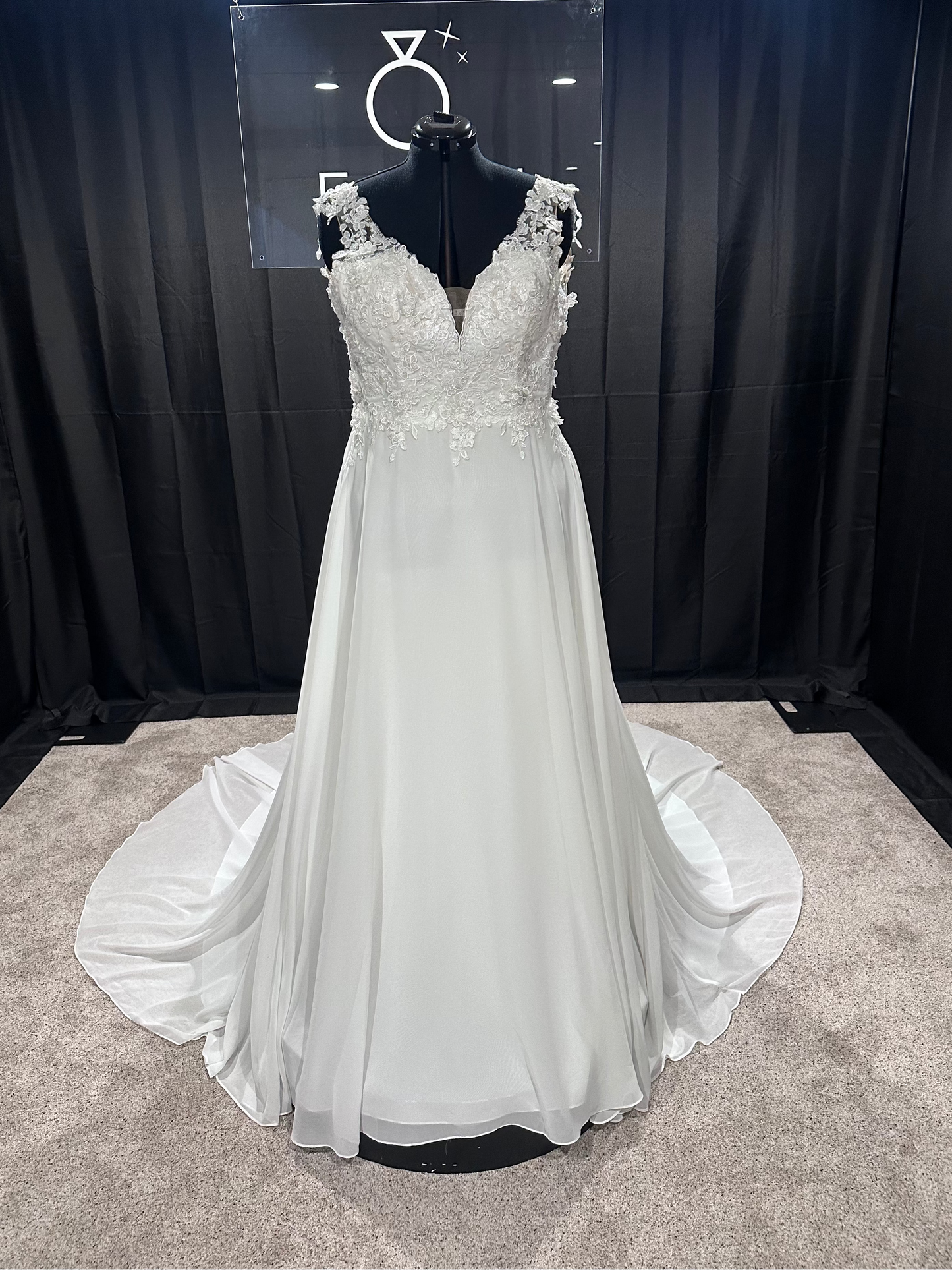 Evelyn Bridal Bella Size 18