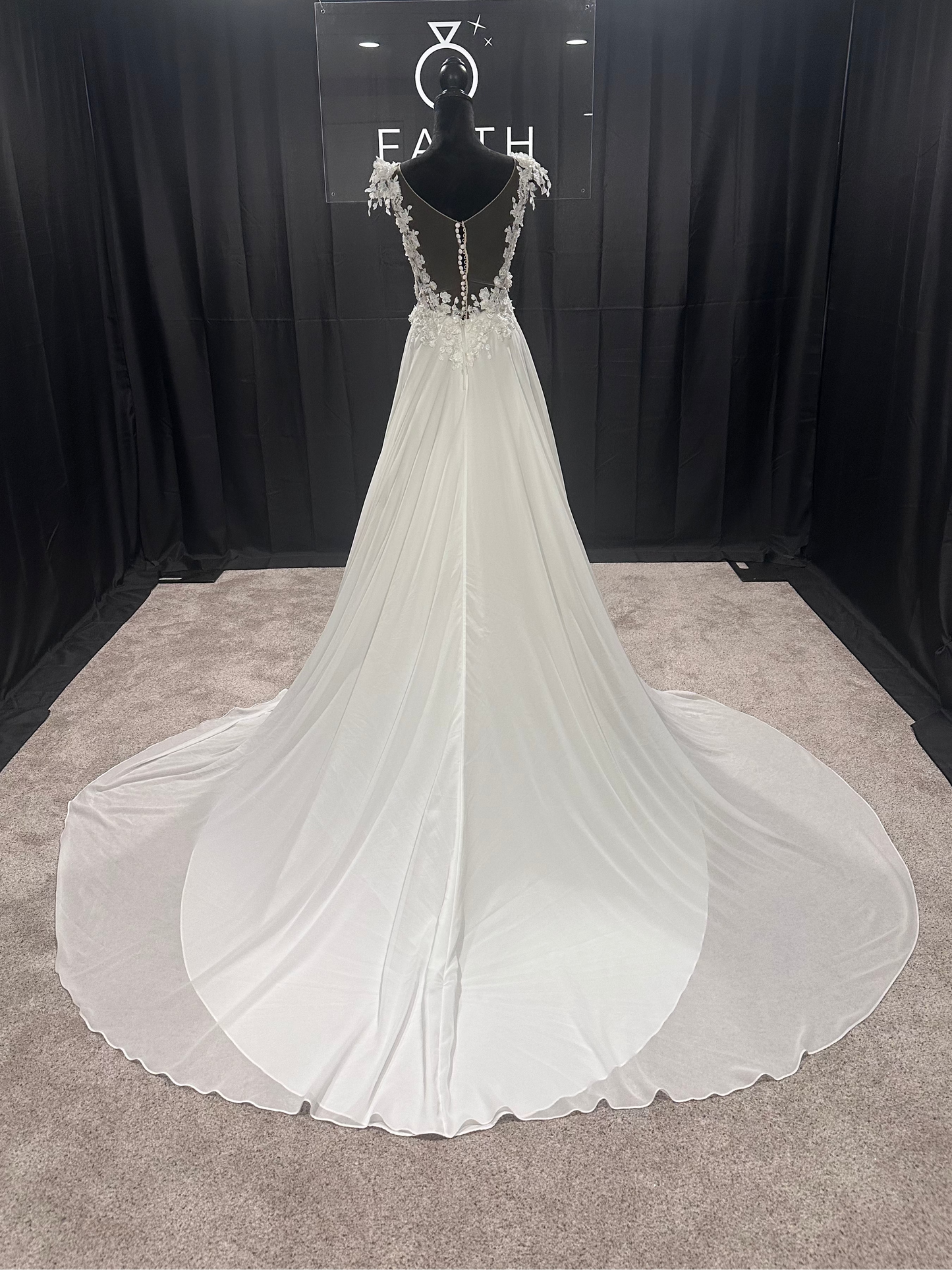Evelyn Bridal Bella Size 6