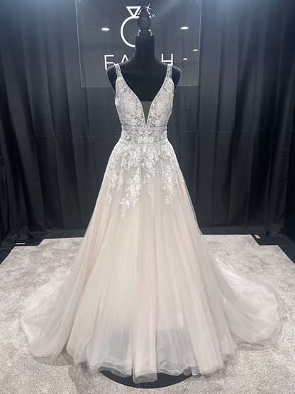 Evelyn Bridal Kyanna Size 6