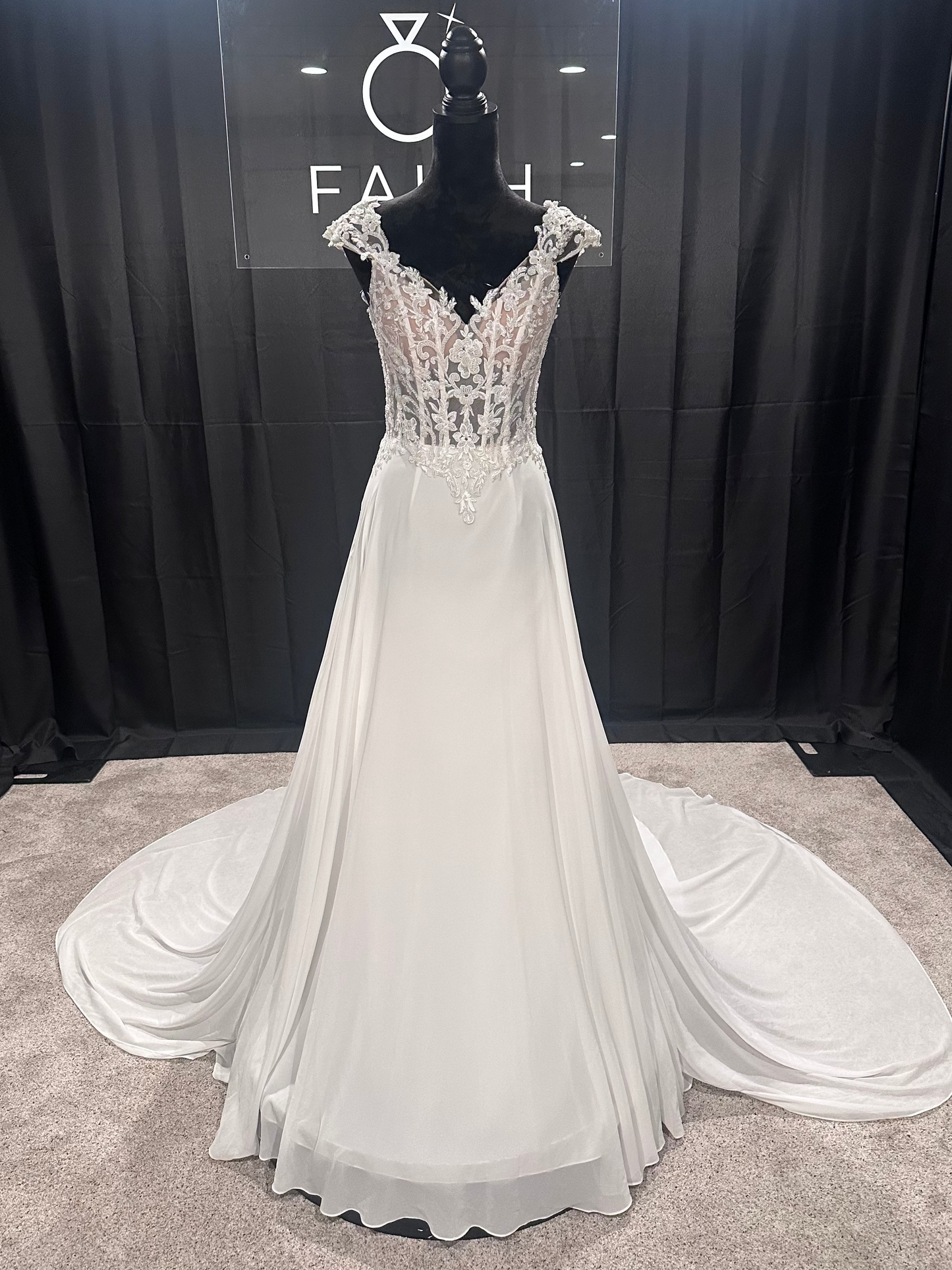 Evelyn Bridal Adora Size 6