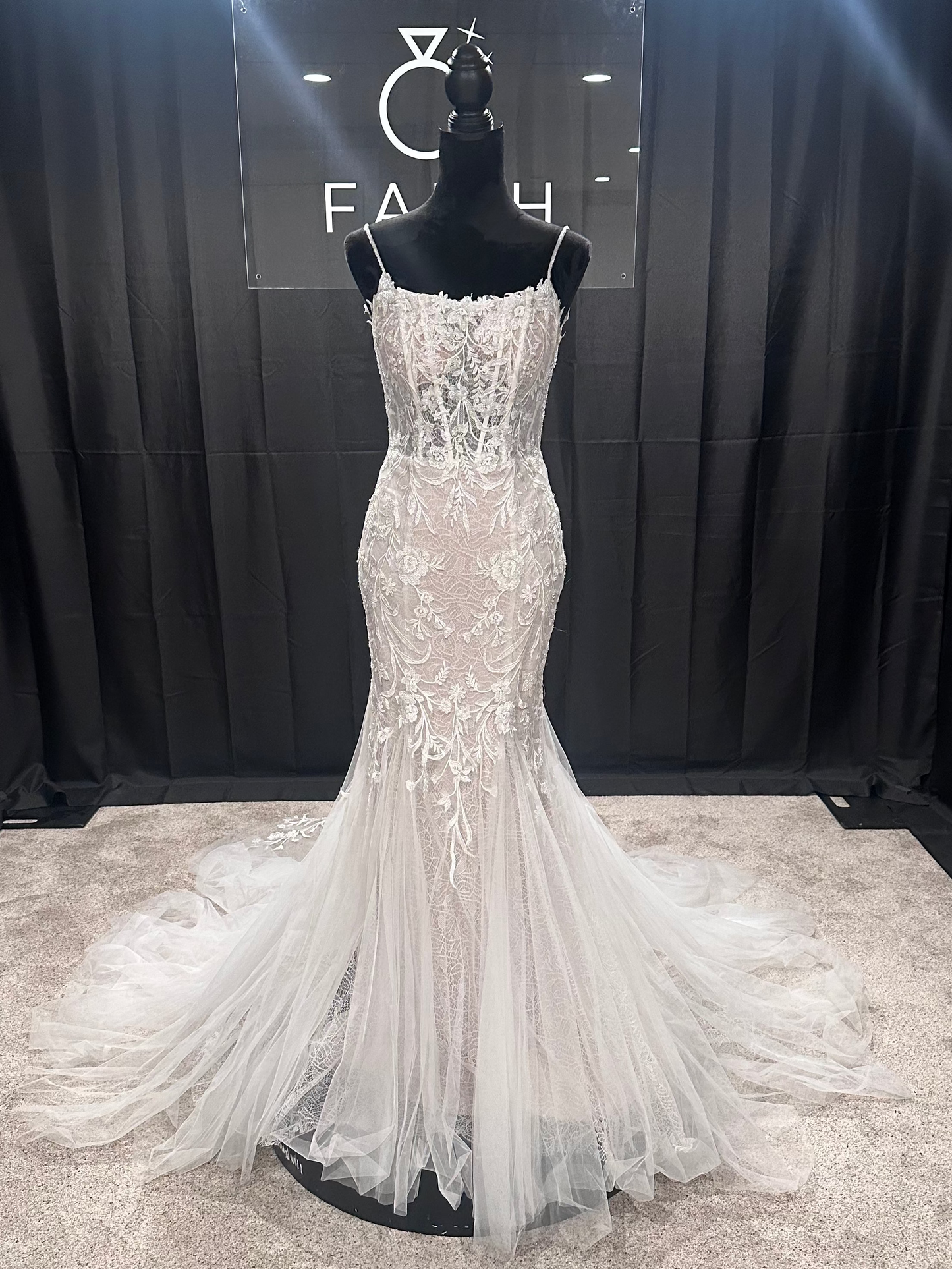 Evelyn Bridal Emilia Size 6