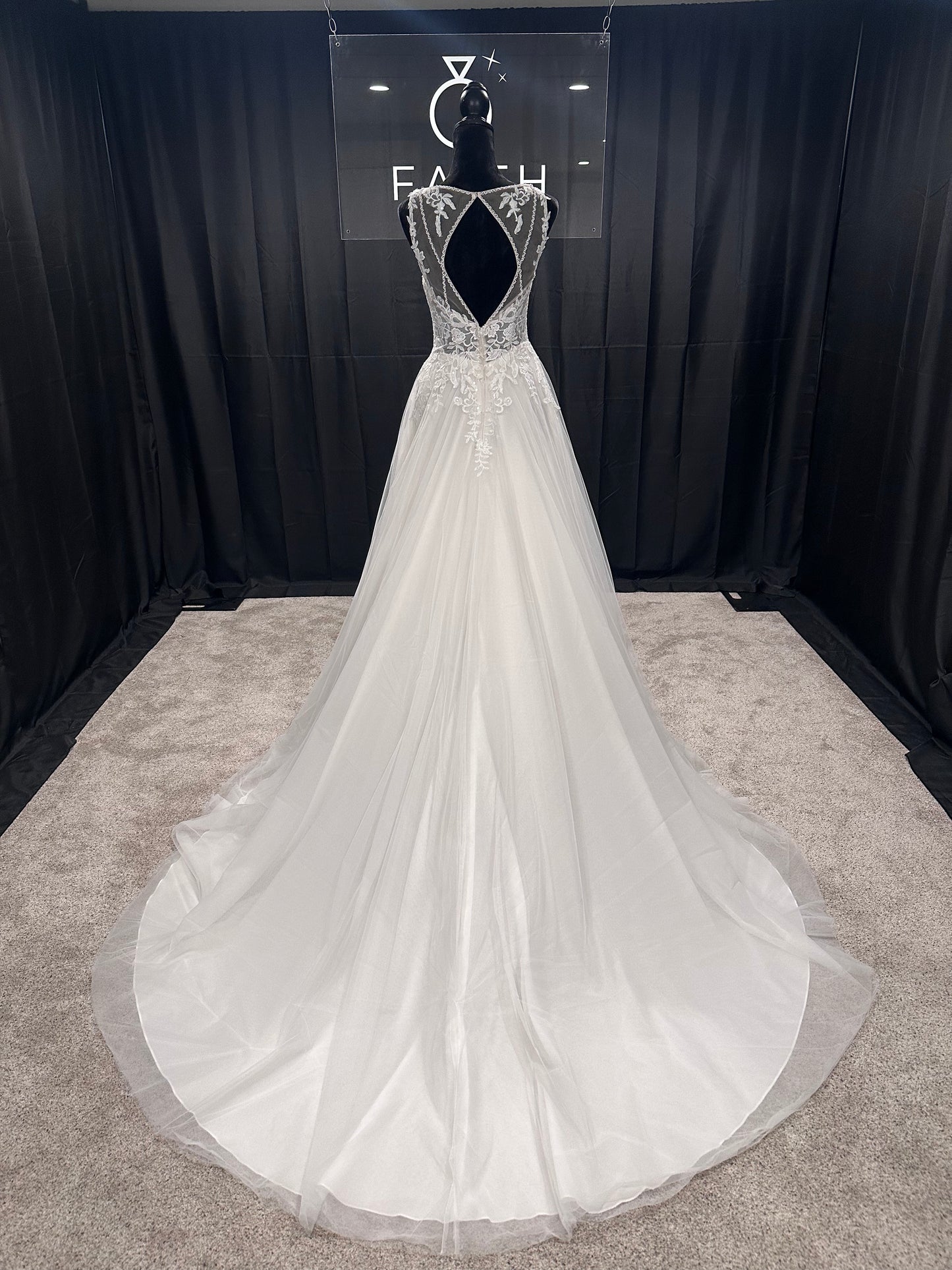 Evelyn Bridal Avery Size 6
