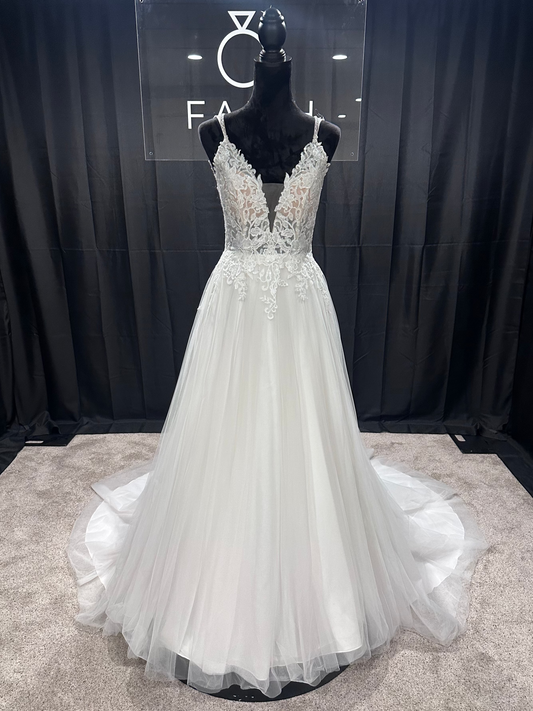 Evelyn Bridal Avery Size 6