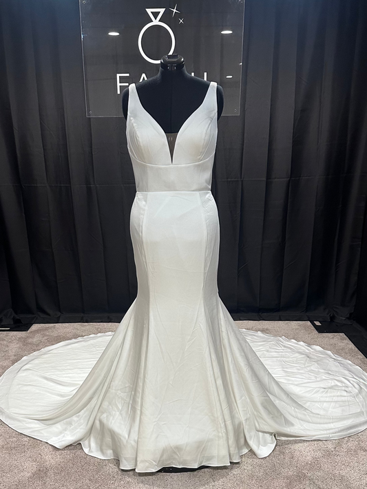Camilla Size 16