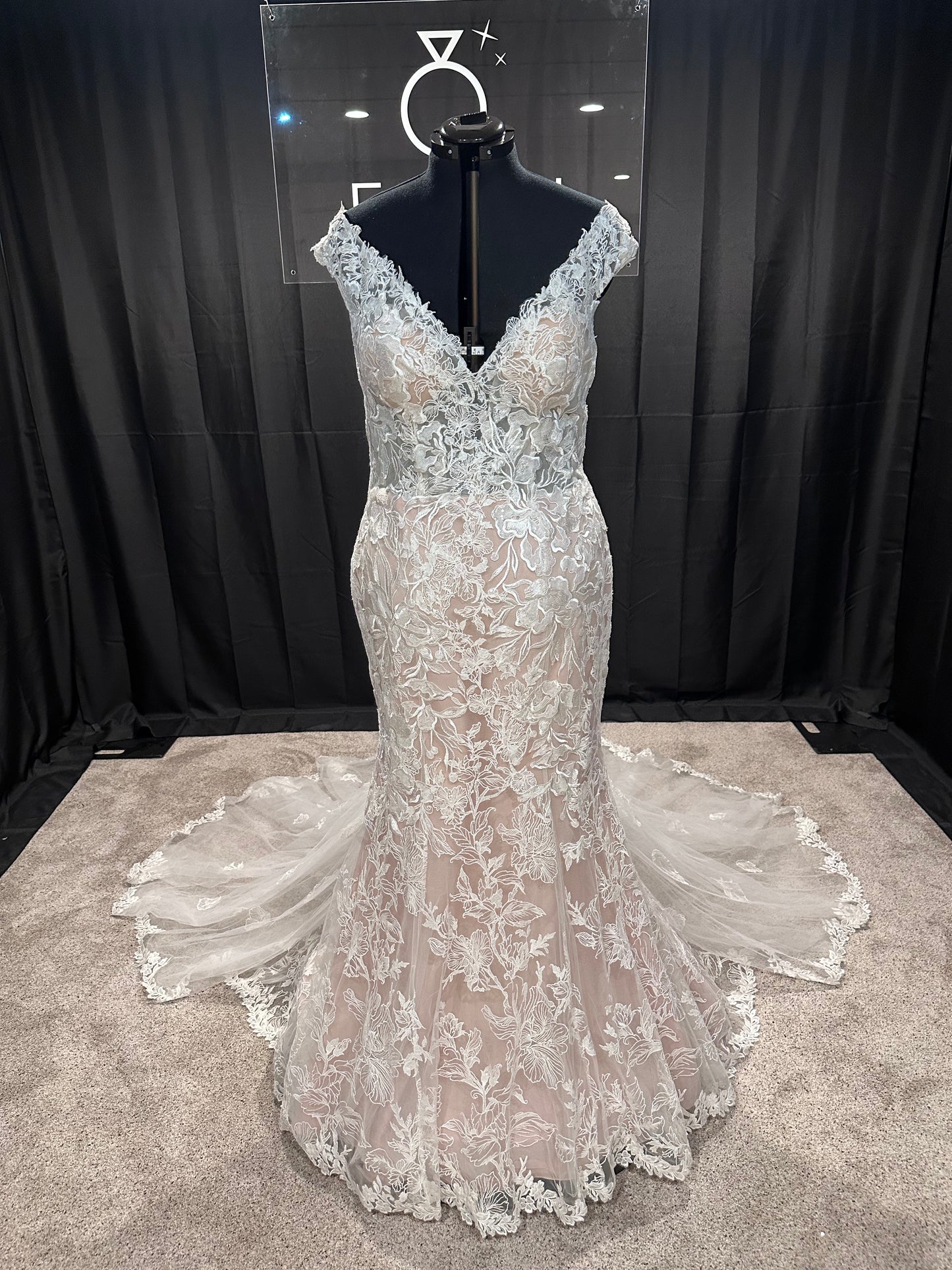 Jasmine Bridal T242018 Size 18