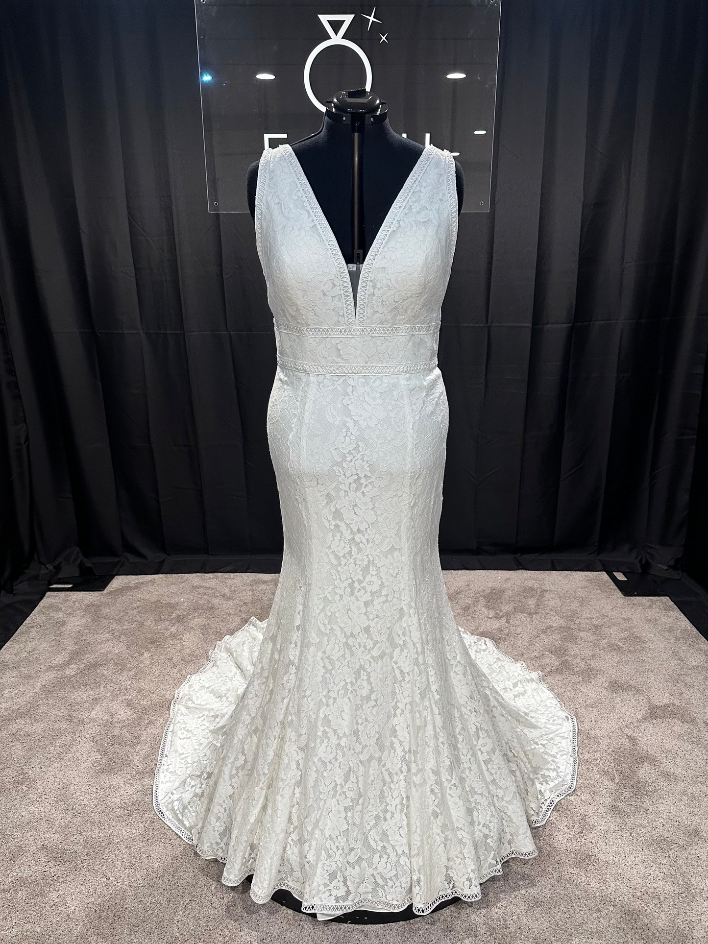 Jasmine Bridal F221005 Size 18