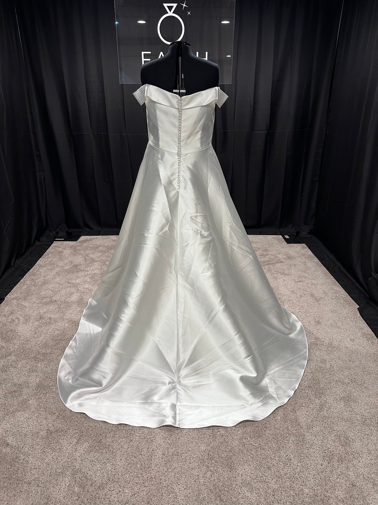 Sophia Thomas B132 Size 24