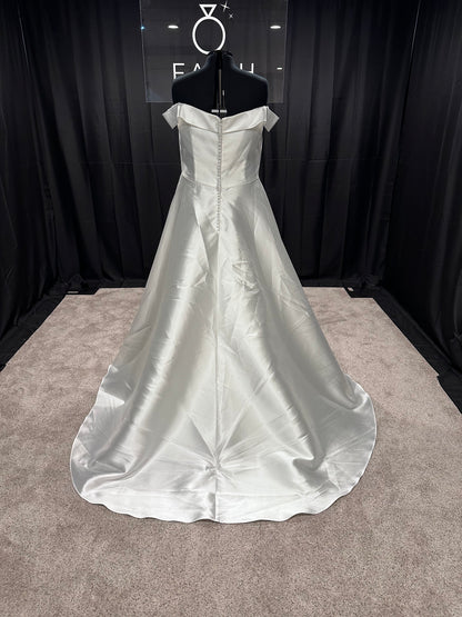 Sophia Thomas B132 Size 24