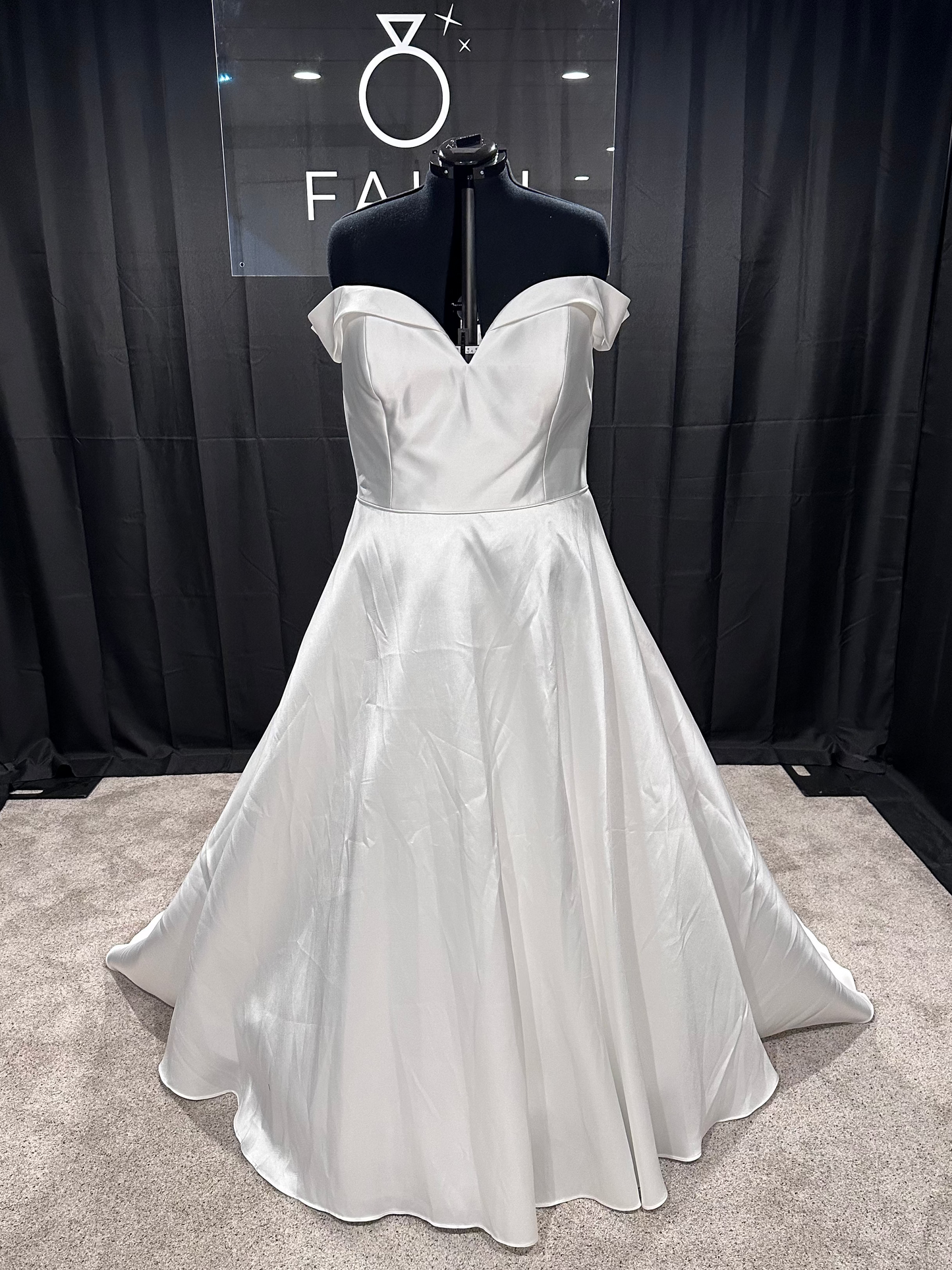 Sophia Thomas B132 Size 24