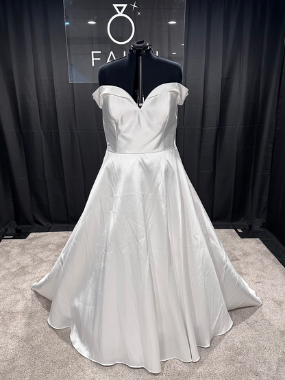 Sophia Thomas B132 Size 24