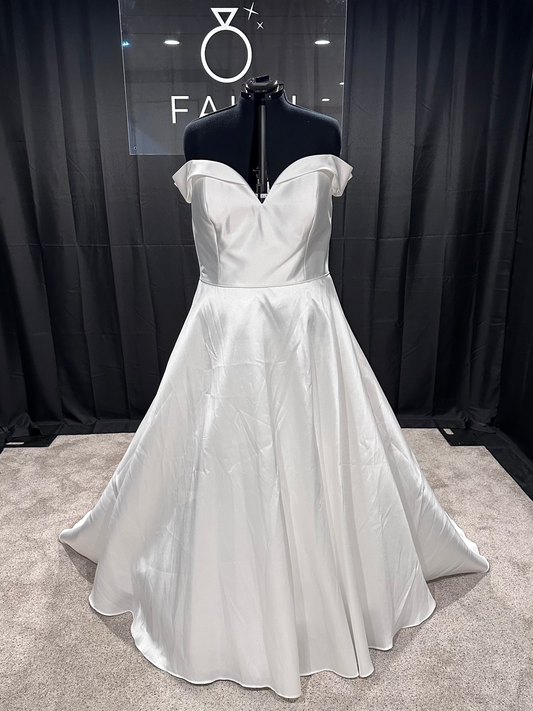 Sophia Thomas B132 Size 24