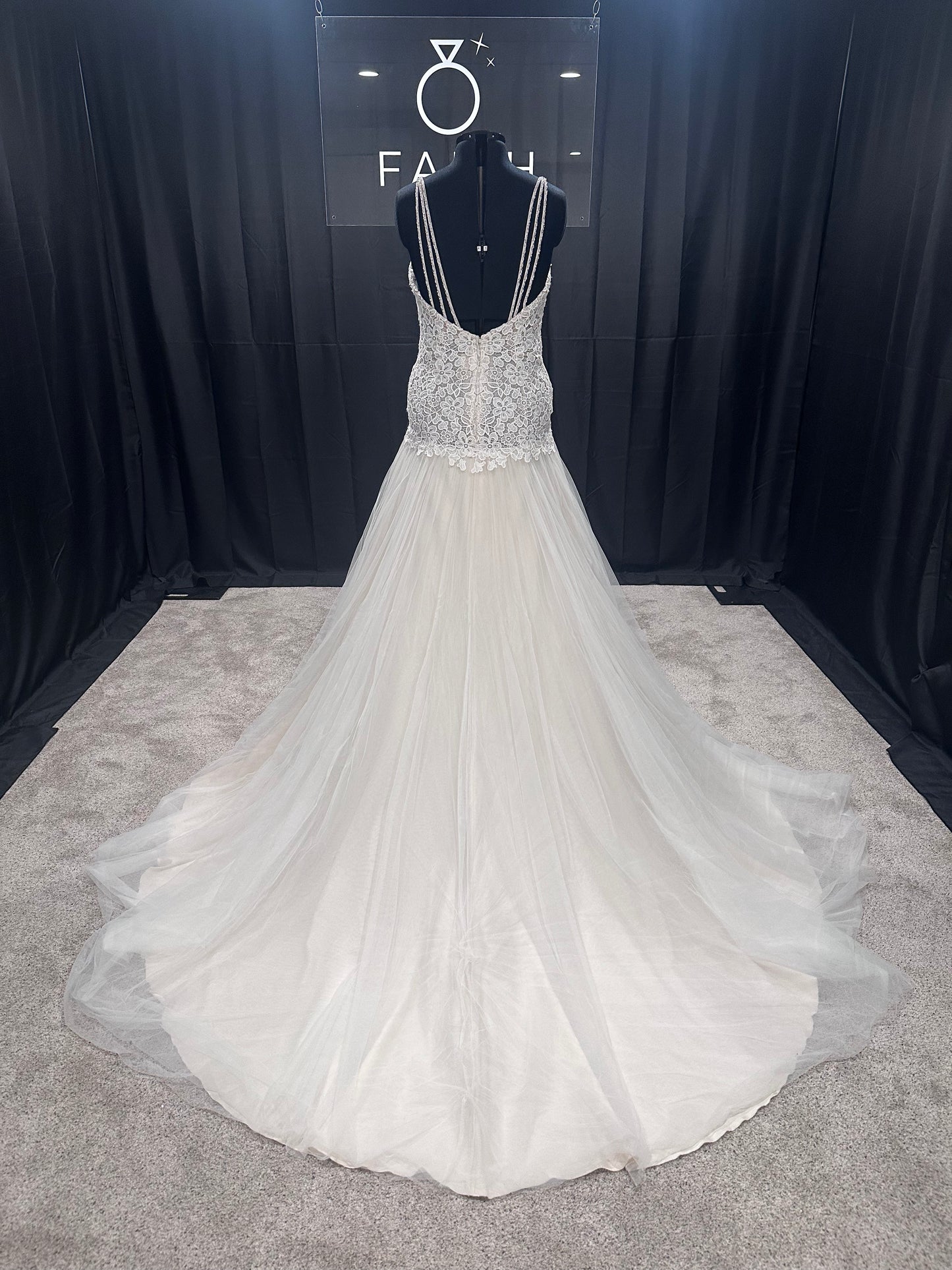 Evelyn Bridal Faye Size 16
