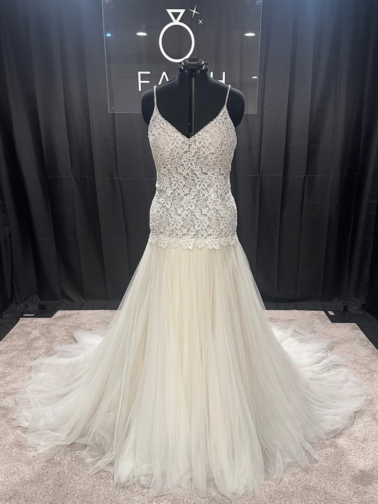 Evelyn Bridal Faye Size 16