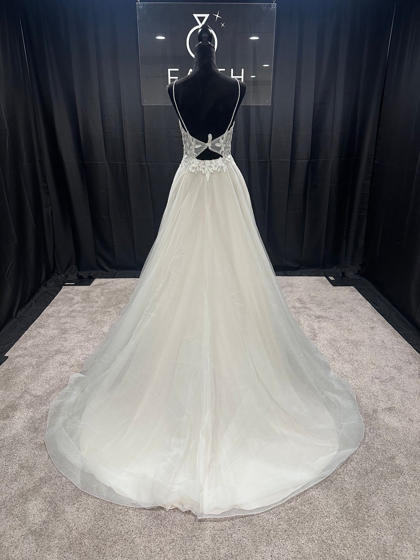 Christina Wu 19276 Size 8