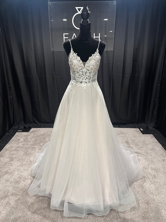 Christina Wu 19276 Size 8