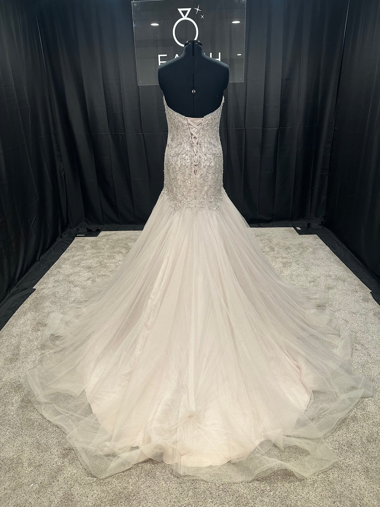 Essence of Australia D2195 Size 14