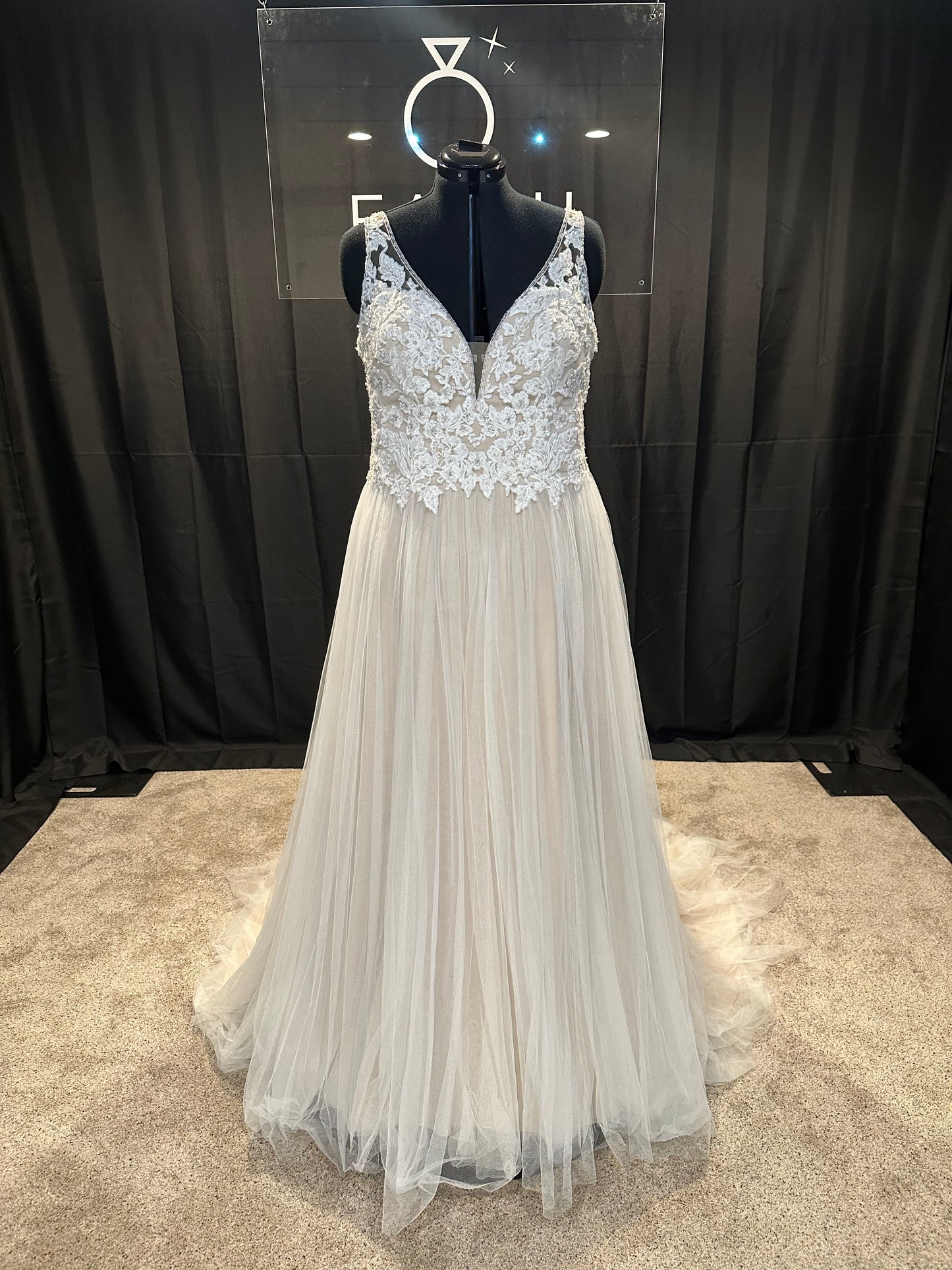 Christina Wu 19189 Size 18