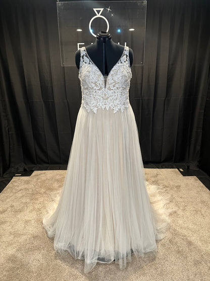 Christina Wu 19189 Size 18