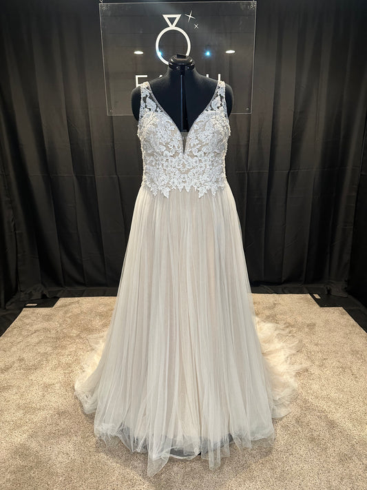 Christina Wu 19189 Size 18
