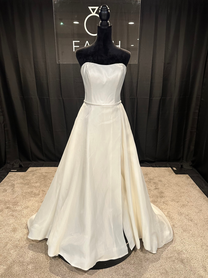 Enchanting by Mon Cheri 220101 Size 8