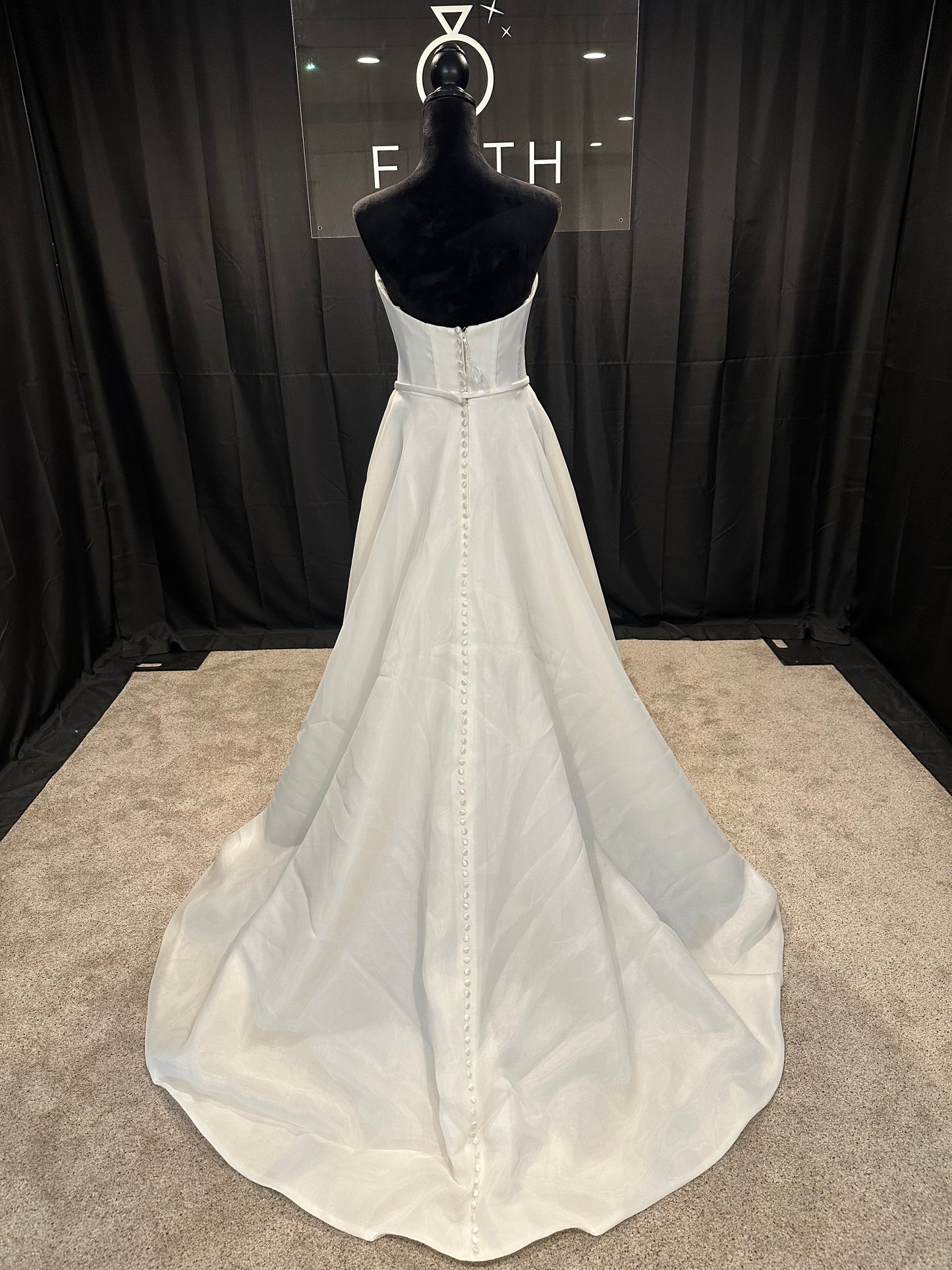 Enchanting by Mon Cheri 220101 Size 8