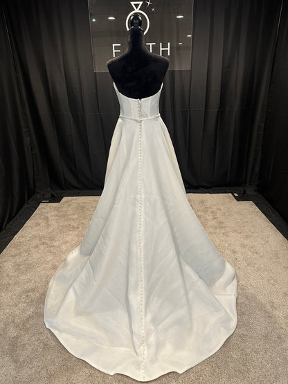 Enchanting by Mon Cheri 220101 Size 8