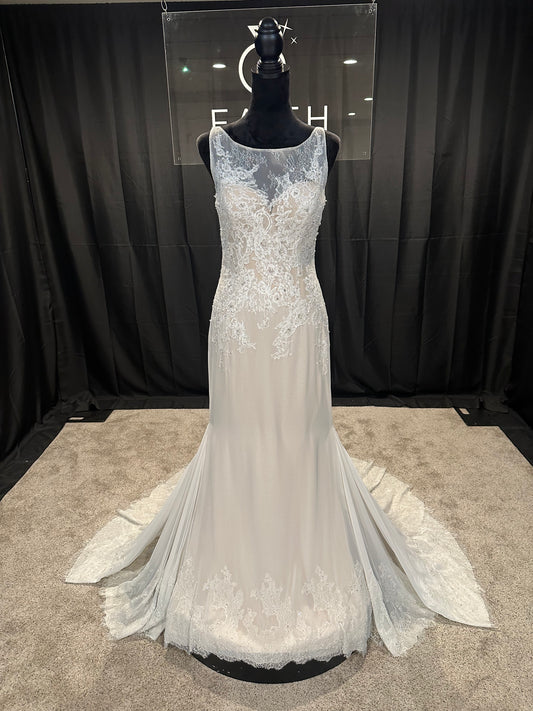 Enzoani Layla Size 8