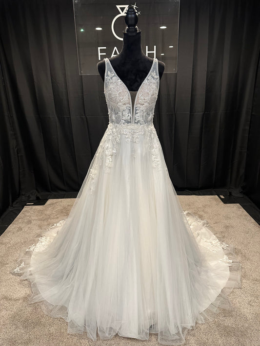 Essence of Australia D3151 Size 10