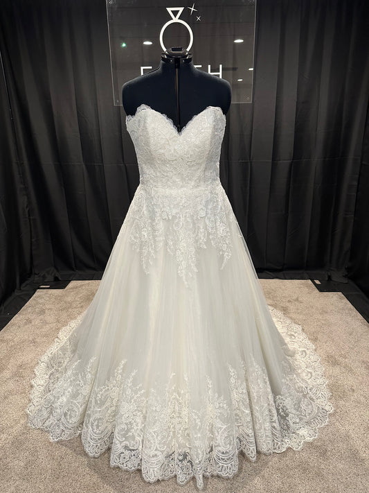 Christina Wu 19280 Size 16