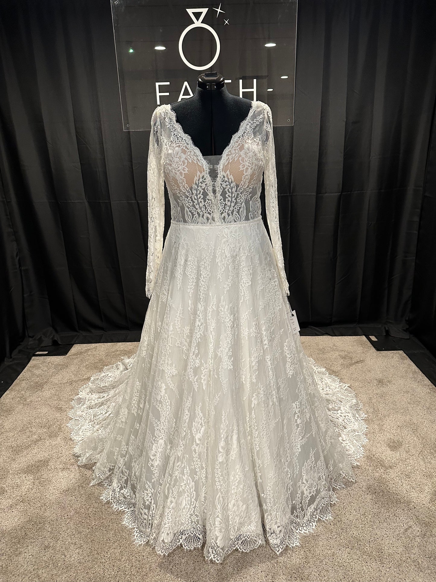 Christina Wu 19277 Size 18