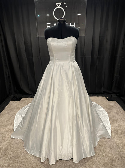 Sophia Size 14