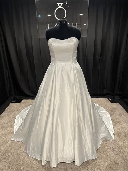 Sophia Size 14
