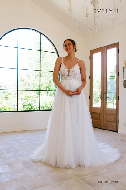 Evelyn Bridal Avery Size 6