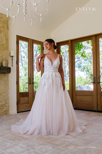 Evelyn Bridal Kyanna Size 6