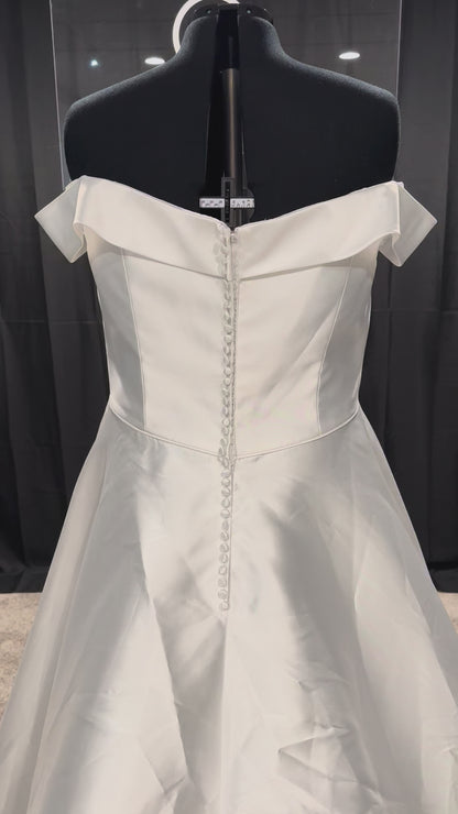 Sophia Thomas B132 Size 24