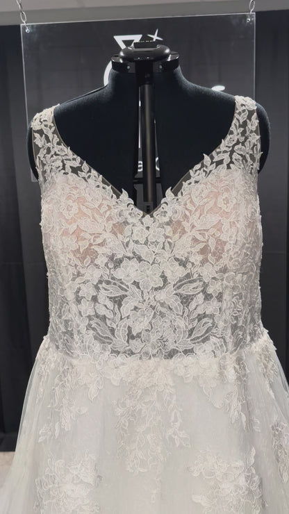 Christina Wu 29384 Size 26