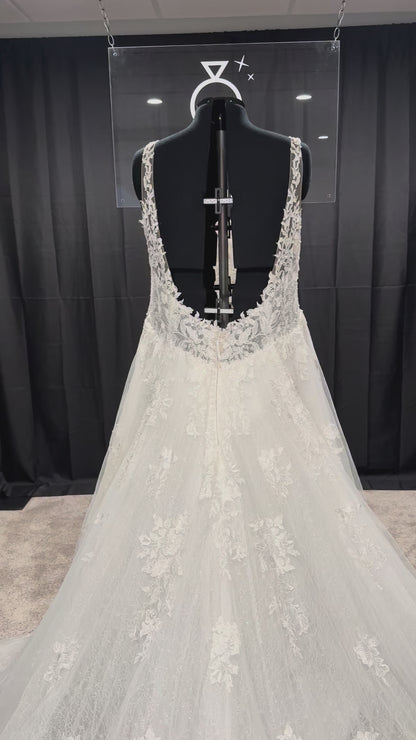 Christina Wu 29384 Size 26