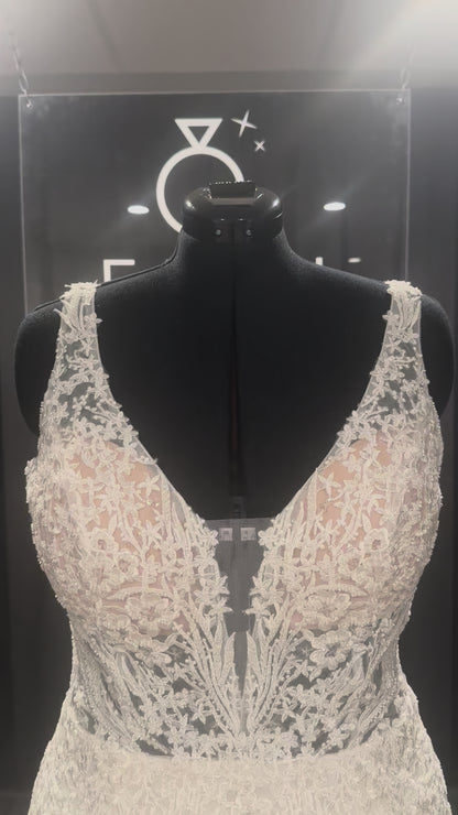 Sophia Thomas B129 Size 18