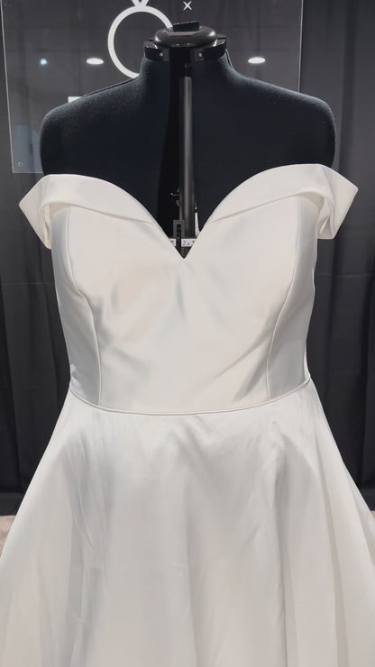 Sophia Thomas B132 Size 24